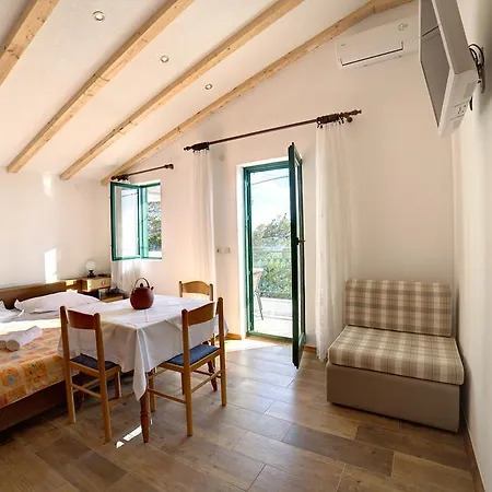 Mira Apartment *